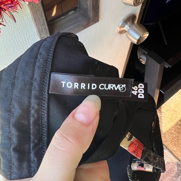 TORRID XO Plunge Push-Up Bra lace roses 🌹 and skulls  💀size 46 DDD. - Picture 3 of 16